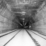837446 Gezicht in de in aanleg zijnde Velsertunnel onder het Noordzeekanaal tussen Santpoort en Beverwijk.